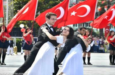 100. yıla yakışan coşku