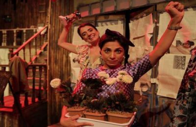 AŞT, KADİFE ÇİÇEKLERİ OYUNU İLE SEYİRCİYLE BULUŞTU